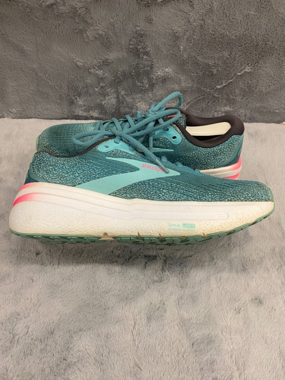 Brooks Ghost Max 2 Womens Teal Pink Athletic Running Shoes Womens Size 10 - Picture 11 of 15